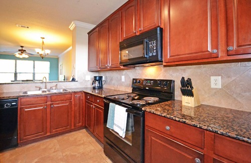 Davenport Condo | Newly furnished Condo - Bella Piazza - top floor with balcony!