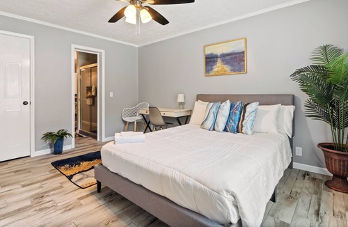 Daphne House | Newly Listed! Traveling nurses and business professionals welcome!