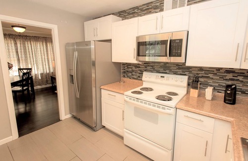 Cottondale House | Newly Remodeled 3 Bedroom 1 bath 5 miles from UA Great monthly rates!