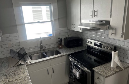 Westview House | NEWLY remodeled 3 bedroom house in Westview Atlanta; 2.5 mi. from Stadium!