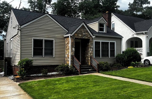 Westview House | NEWLY remodeled 3 bedroom house in Westview Atlanta; 2.5 mi. from Stadium!