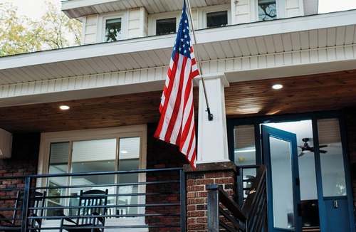 Big Rapids House | Newly Remodeled Charming 3-bedroom Duplex w/WiFi, AC in the Heart of Big Rapids
