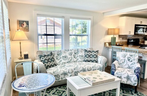 St. Augustine Beach Cottage | Newly Renovated 1 Bedroom + Office/Den Cottage on Oceanfront Property with Pool Access - St. Augustine Beach