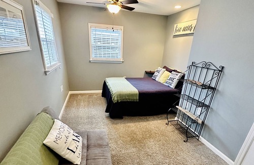 Deatsville House | Newly Renovated 4 BD/2.5 BA Lakehouse w/ dock, kayak, paddle boat & lily pad.