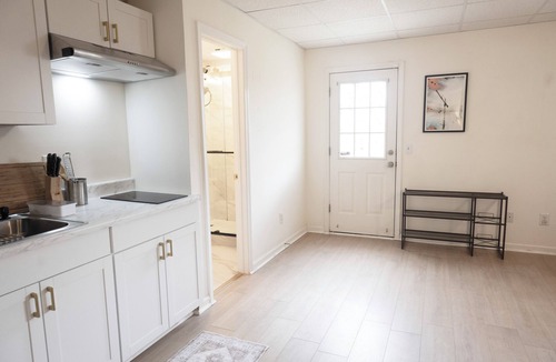 Mableton Apartment | Newly Renovated Guest Floor