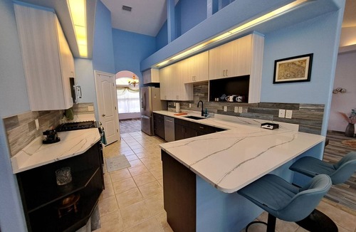 Creekwood House | Newly renovated house with pool 4 Bedrooms/3 bathrooms