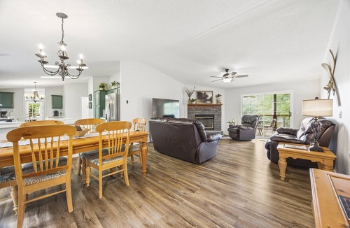 Milledgeville House | Newly Renovated Lakefront Escape ~ Hot Tub, Fire Pit & Private Dock