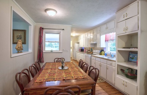 Lithonia House | NEWLY TOTALLY RENOVATED in Lithonia, sleeps 8 people 10 parking's.! WIFI