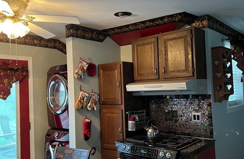Gulfport Cottage | Newly updated cottage, beach within walking distance.
