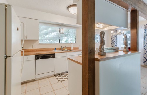 Fernandina Beach House | Newly Updated 2 Bed/1.5 Bath Townhome-3 Minute Walk to Beach-Best Deal Around!