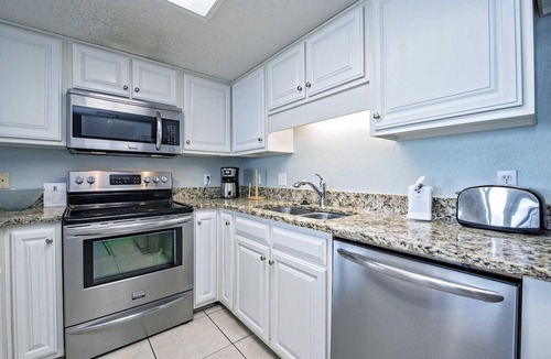 Orange Beach Cottage | Nicely Updates Phoenix VI 801 Orange Beach Gulf Front 3 bedroom by Prickett Properties