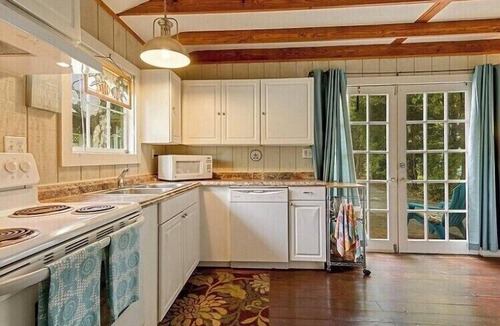 Waveland House | No One likes a Shady Beach