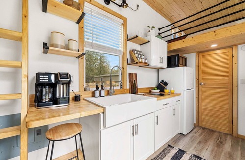 Lake City Cabin | Nook at the Springs | Tiny Home Full Kitchen