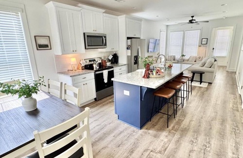 Auburn Villa | North Plains 6- Minutes from Toomers and 280, 2 king bed end unit