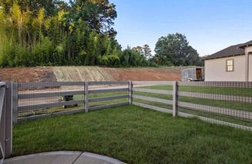 Auburn Villa | North Plains 6- Minutes from Toomers and 280, 2 king bed end unit