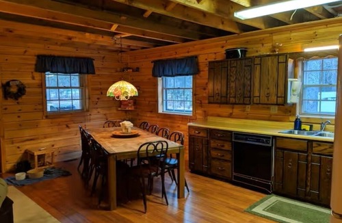Grayling Cabin | -Northwoods Hideaway- A fabulous 5-bedroom cabin in charming Grayling