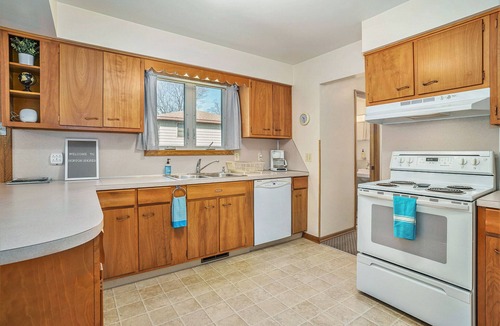 Norton Shores House | Norton Nook Vacation Villa-Family Home near Lake