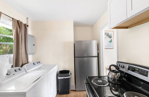 Norwood Condo | Norwood Seven Flat No. 6 -Convenient/King Bed/WiFi