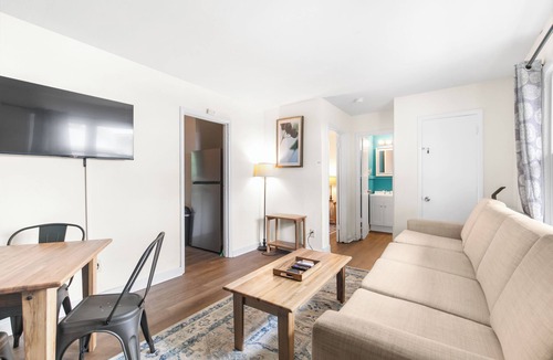 Norwood Condo | Norwood Seven Flat No. 6 -Convenient/King Bed/WiFi