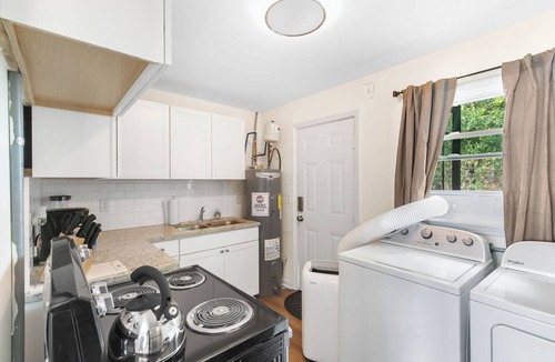 Norwood Condo | Norwood Seven Flat No. 6 -Convenient/King Bed/WiFi