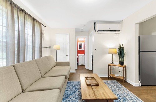 Norwood Condo | Norwood Seven Flat No.2- Easy City Access/King Bed