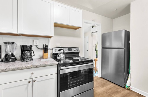 Norwood Condo | Norwood Seven Flat No.4- Comfortable/King Bed/WiFi