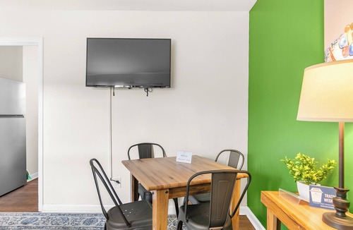 Norwood Condo | Norwood Seven Flat No.4- Comfortable/King Bed/WiFi