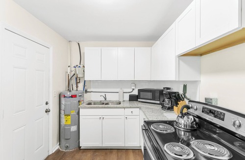 Norwood Condo | Norwood Seven Flat No.4- Comfortable/King Bed/WiFi