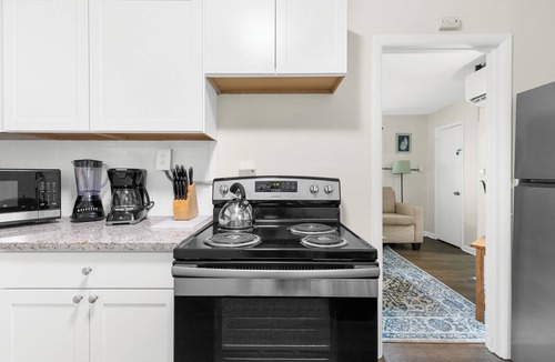 Norwood Condo | Norwood Seven Flat No.4- Comfortable/King Bed/WiFi
