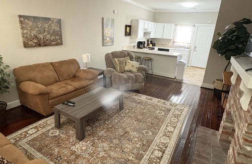 Columbus Apartment | Oak Bungalow in Midtown