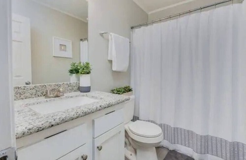 Washington Square Apartment | Oakleigh Square Townhome Unit #5