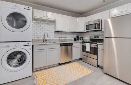 Washington Square Apartment | Oakleigh Square Townhome Unit #5