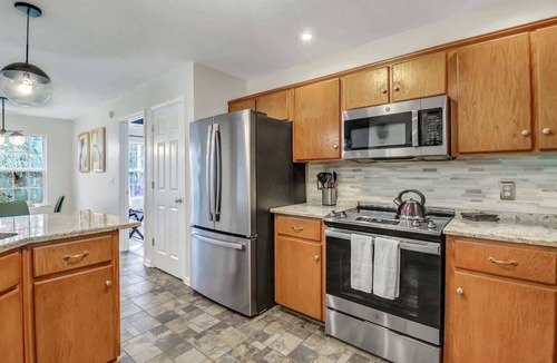 Pooler House | Oasis near Savannah | Lakefront Retreat + Game roo