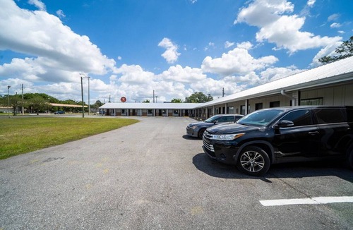 Ocala Apartment | Ocala FL | King Bed Smoking