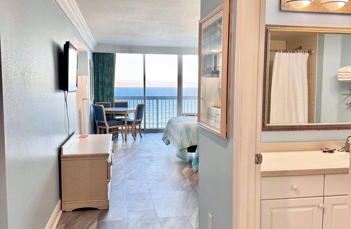 Ortona Park Apartment | Ocean Front Studio with Amazing Views!