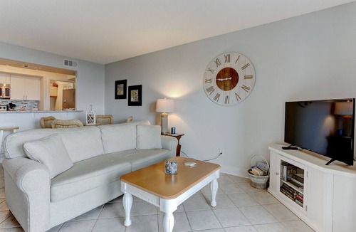 Fernandina Beach Condo | Oceanfront 2BR/2BA condo with pool, balcony, and beach access.