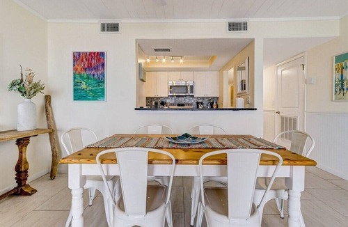 Fernandina Beach Condo | Oceanfront condo with balcony, pool, updated interior