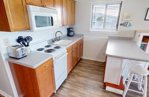 Tybee Island Condo | Oceanfront condo w. stunning views from the balcony + resort amenities.