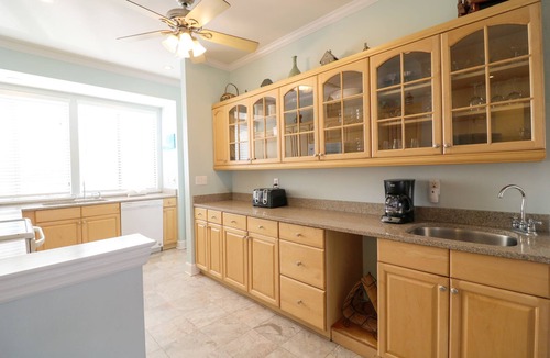 Tybee Island House | Oceanfront Historic Oasis : Direct Beach Access