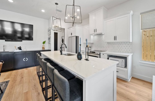 Kiska Beach House | OhWhen Is Vacay - West End PCB
