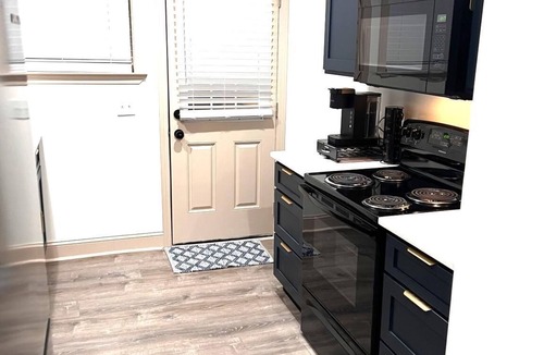 Perdue Hill Apartment | Ola's Retreat offering luxury accommodations in Monroeville, Alabama.