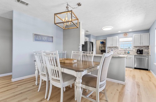 Tang-O-Mar House | Old Florida Charm. Private Beach, Private Pool, Putting Green, 4 Bikes!