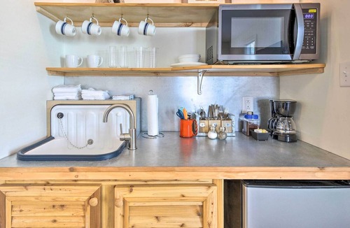 Old Town Apartment | Old Town Getaway, Walk to Shopping, Dining & Bay!