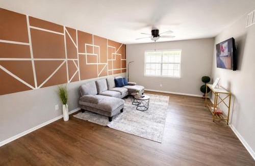 Shannon House | Olive n Elm Hoover Cozy Modern Escape