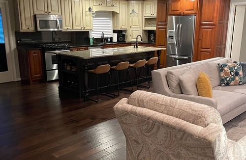 Guntersville House | ON Lake Guntersville: Discounted rates: Lovely 4br 4ba house w boat parking