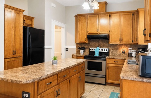Columbus House | On Park house! 9 miles to base!