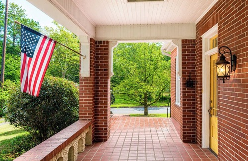 Columbus House | On Park house! 9 miles to base!