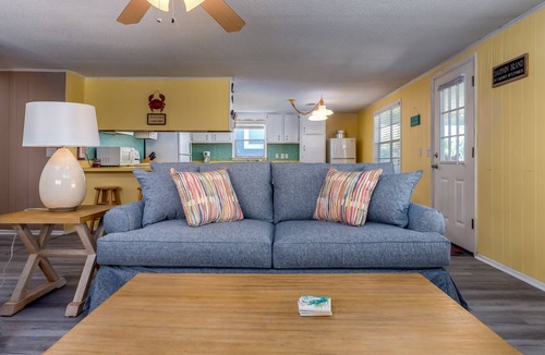 Royal Lagoons House | On the canal, great for kayakers, fishermen. Close to beach! - Casa Azul