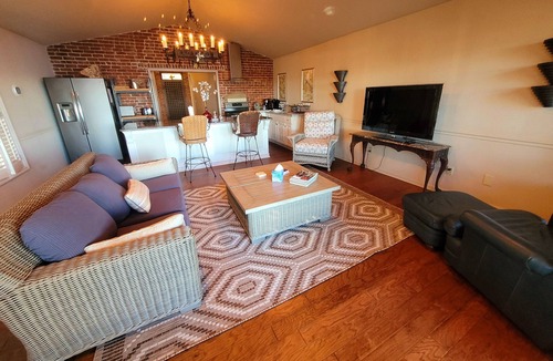 Eufaula House | On the lake AND in Downtown Eufaula
