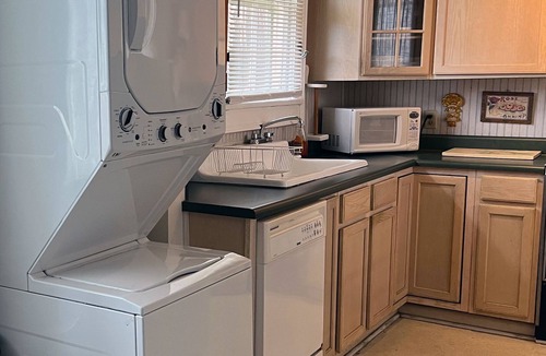 Fairgrounds Cottage | One bedroom cottage in a fantastic New Orleans neighborhood!